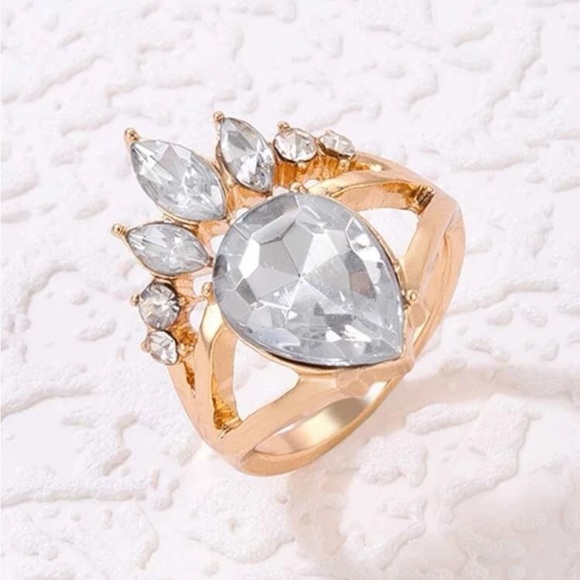 RHINESTONE PEAR SHAPED GOLD RING - Picture 1 of 3